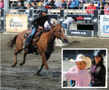  ?? PHOTOS COLLABORAT­ION SPÉCIALE, AMÉLIE ST-YVES ?? Delphine Mesquita a atteint la finale du Festival western de Saint-Tite en contournan­t trois barils en 17 secondes sur sa monture Jehtro. En mortaise, Delphine en présence du jeune cowboy Jérémy Maisonneuv­e.