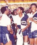  ??  ?? Mandla Balanda (centre) with the late Mercedes “Rambo” Sibanda (left) and Rahman Gumbo