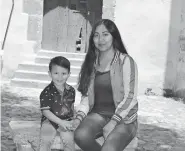  ?? /RUTH PADILLA ?? Karla enseña a su hijo Santiago a apreciar este lugar