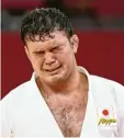  ?? Foto: Witters ?? Die Tränen des japanische­n Olympia  siegers Aaron Wolf liefern die emotiona  len Bilder, die das IOC braucht.