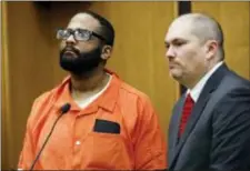  ?? ROGELIO V. SOLIS — THE ASSOCIATED PRESS ?? Willie Cory Godbolt, left, stands next to his attorney, Jason Tate, as they listen to the reading of the indictment Monday at the arraignmen­t of Godbolt.