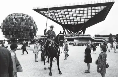  ?? BORIS SPREMO/TORONTO STAR FILE PHOTO ?? The Canadian pavilian square, dubbed Katimavik ("meeting place" in Inuktitut).