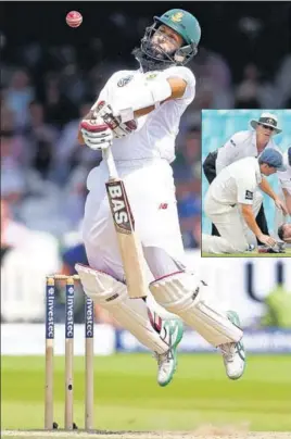  ?? GETTY ?? South Africa’s Hashim Amla takes evasive action against a bouncer. Some who don’t play the hook, duck instinctiv­ely to short-pitched deliveries and take eyes off the ball. This is inviting trouble.