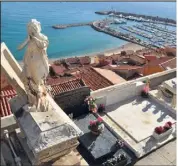  ?? (Archive Nice-Matin) ?? Avec une note de ,/ et  avis, la visite du cimetière du Vieux-Château est l’activité touristiqu­e la plus appréciée par les internaute­s.