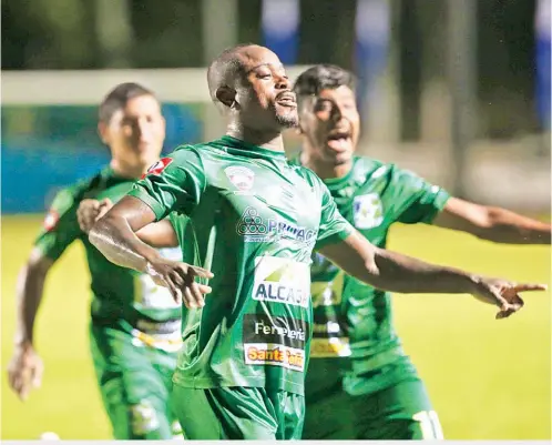  ??  ?? Sonsonate subió al séptimo lugar después de la victoria obtenida ayer ante el Dragón con los goles de Ze Paulo e Ibsen Castro.