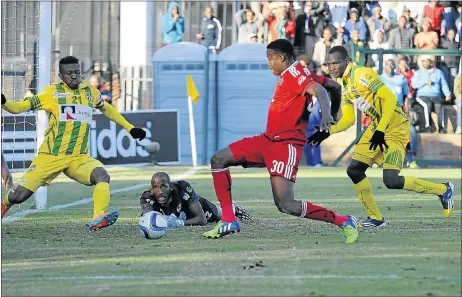  ?? Picture: FRENNIE SHIVAMBU/GALLO IMAGES ?? INFLUENTIA­L: Thamsanqa Gabuza, of Pirates, scores a goal while Youssouf Toure, of As Kaloum, looks on during the CAF Confederat­ion Cup match between Orlando Pirates and AS Kaloum, at Bidvest Stadium on Saturday.