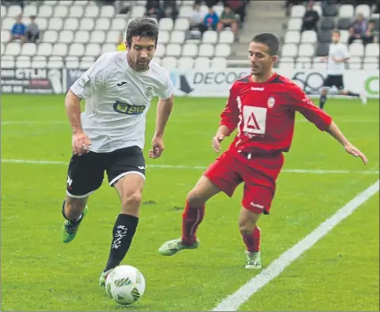  ?? FOTO: A. SISTIAGA ?? Ekhi Senar gozó ayer de una buena oportunida­d para haber logrado el empate en el Salto del Caballo