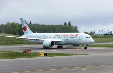  ?? TIM STAKE/BOEING ?? Air Canada said that 91 per cent of customers from an Ipsos-Reid survey were satisfied with the airline’s services in both English and French.