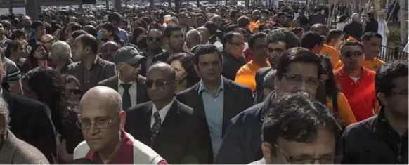  ?? CHRIS YOUNG PHOTOS/THE CANADIAN PRESS ?? Thousands of supporters from the Indo-Canadian community wait in Exhibition Place to get into the Ricoh Coliseum to catch the speech by Indian Prime Minister Narendra Modi.