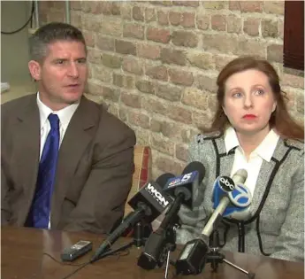  ?? ABC7 ?? Officer Kelly Hespe and Daniel Herbert, her attorney, at a 2013 news conference to announce her lawsuit.