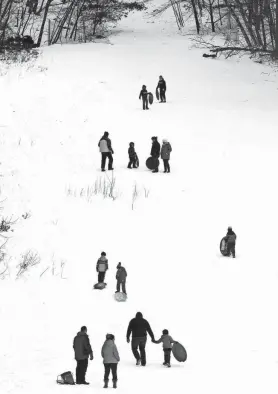  ?? KRIS CRAIG/THE PROVIDENCE JOURNAL, FILE ?? The ski attraction­s are long gone, but families still enjoy sledding at Diamond Hill Park in winter.