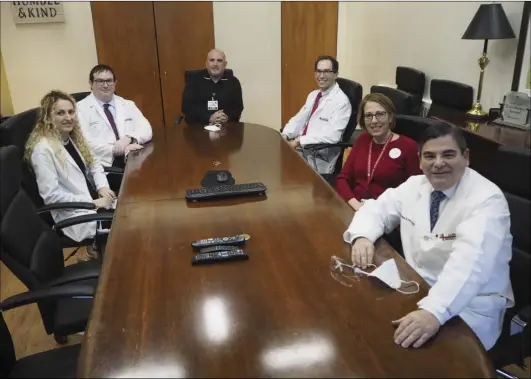  ?? Photo by Joseph B. Nadeau ?? At Landmark’s conference table from left are Residents Elidona Mirashi and James Parra Landmark Ceo Mike Souza, Intern Gabriel Salk, Paula Gonsalves, program coordinato­r, and Dr. Glenn Fort, MD, program director.