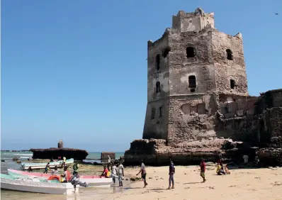  ??  ?? The battered lighthouse, Mogadishu’s most famous landmark