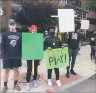  ?? EVAN BRANDT — MEDIANEWS GROUP ?? Pottstown student-athletes rally Thursday at the corner of Hanover and High streets in support of a return to athletics this fall.