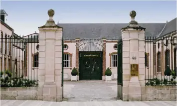  ??  ?? Desde 1811, en el corazón de la región francesa de Champagne, la Maison Perrier-jouët elabora sus vinos con un estilo único: floral, elegante y cincelado.