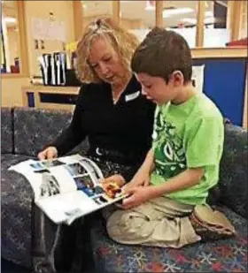  ?? SUBMITTED PHOTO — RSVP ?? Volunteer Carol Rudè reads with her student.