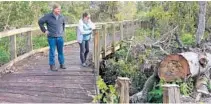  ?? STEPHEN HUDAK/STAFF ?? Jim Peterson and Jennifer Hunt, directors of the Oakland Nature Preserve, survey damage Hurricane Irma caused to the boardwalk.