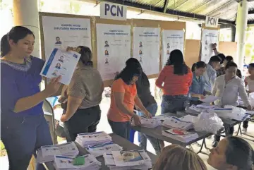  ??  ?? Escalonado. El PCN está realizando sus procesos de elecciones internas por departamen­to. Cuscatlán es el primero que termina de elegir candidatos para 2018 de concejos municipale­s y diputados.