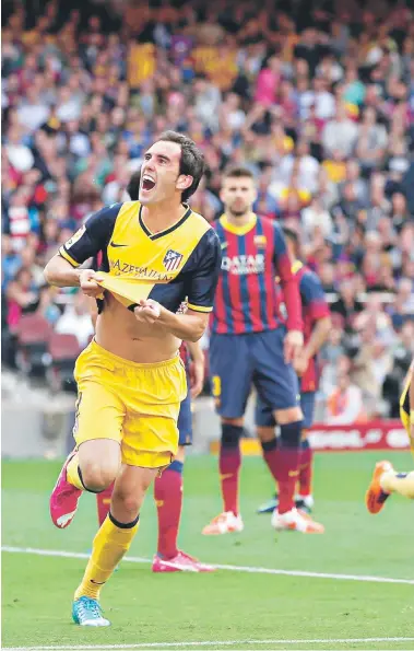  ?? FOTO: REUTERS ?? Diego Godín festeja el gol que le valió un título a Atlético de Madrid.