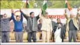  ?? SANJEEV VERMA/HT ?? Congress’s Anand Sharma, CM Arvind Kejriwal, BJP’s▪Shatrughan Sinha, CMs Chandrabab­u Naidu and Mamata Banerjee and NCP’s Sharad Pawar at a rally.