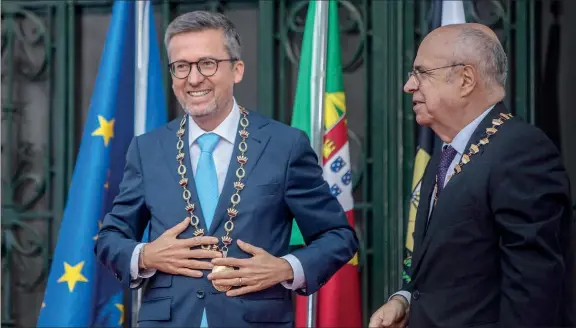  ?? ?? Carlos
tomou ontem posse como presidente da Câmara de Lisboa. Cerimónia teve lugar na Praça do Município