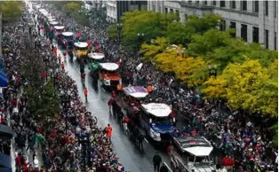  ?? JIM DAVIS/GLOBE STAFF ?? The long line of duck boats carrying the World Series champion Red Sox moved along Boylston Street approachin­g the intersecti­on with Berkeley Street on Oct. 30, 2004.