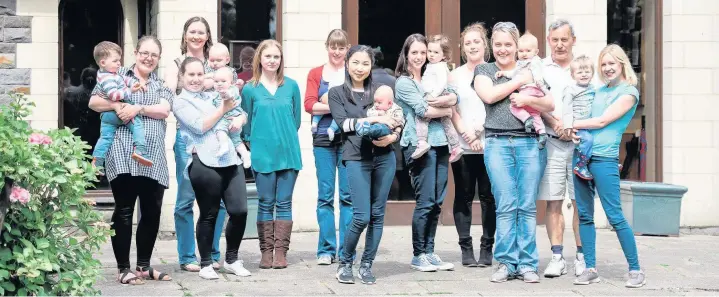  ?? IMAGES: Catherine Booker Photograph­y ?? > Latch On NCT Breastfeed­ing Support Group in Cardiff