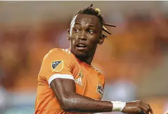  ?? Yi-Chin Lee / Houston Chronicle ?? El delantero hondureño Alberth Elis y el Houston Dynamo van en busca del título de la Copa Abierta Lamar Hunt en el BBVA Compass Stadium.