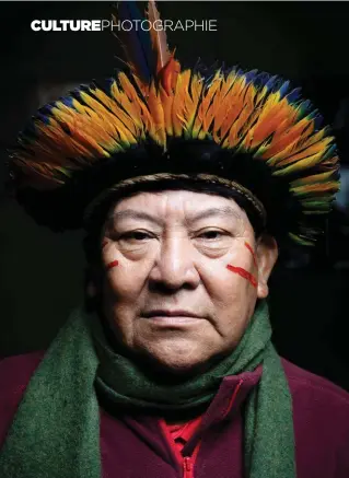 ??  ?? Humaniste. Le chaman Davi Kopenawa, porteparol­e des Indiens yanomamis, menacé de mort au Brésil. Photograph­ié ci-dessus à Paris, le 29 janvier.