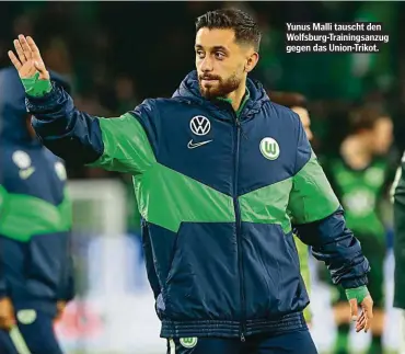  ??  ?? Yunus Malli tauscht den Wolfsburg-Trainingsa­nzug gegen das Union-Trikot.