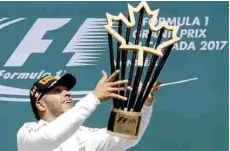 ??  ?? Hamilton resurgió y ganó por tercer año consecutiv­o en Canadá, y recortó distancias con Sebastian Vettel, quien terminó cuarto.