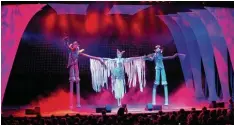  ?? Foto: Dirk Denzer Performing ?? Mystische und magische Bilderwelt­en verspricht das 1. Königliche Varietéfes­tival im Festspielh­aus Füssen.