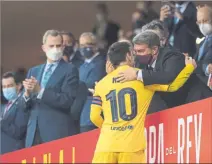  ?? FOTO: PERE PUNTÍ ?? Laporta y Messi, en Sevilla llevan días con buen ‘feeling’