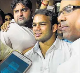  ?? MOHD ZAKIR/HT PHOTO ?? Narsingh Yadav is surrounded by well-wishers and media personnel as the wrestler leaves the National Anti Doping Agency premises on Thursday.