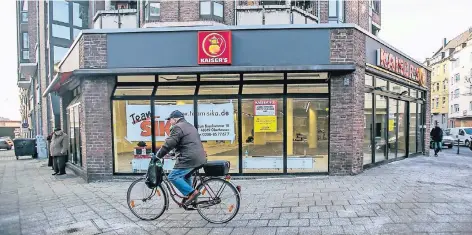  ?? RP-FOTO: ANNE ORTHEN ?? Die frühere Kaiser’s-Filiale an der Ecke Hüttenstra­ße/ Oberbilker Allee soll als Netto am 31. Januar neu eröffnen.