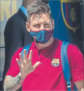  ?? FOTO: AP ?? Leo Messi, a su llegada a Lisboa con el Barça, antes de la debacle ante el Bayern