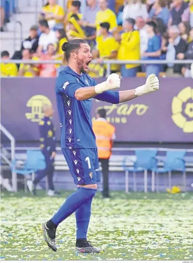  ?? CÁDIZ CF ?? Conan Ledesma celebra la victoria al término del partido.