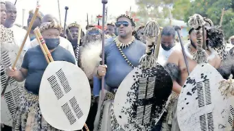  ?? ?? KWAZULU-Natal Premier Sihle Zikalala (L) and King Misuzulu kaZwelithi­ni.