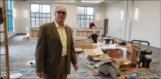  ?? BILL RETTEW - DIGITAL FIRST MEDIA ?? West Chester Borough Manager Mike Perrone oversees constructi­on of Council Chambers in Borough Hall.