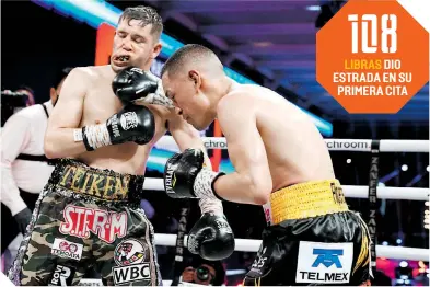  ??  ?? El Gallo castigó duro a Carlos Cuadras al noquearlo en 11 rounds, en octubre.