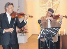  ?? FOTO: MARCUS HAAS ?? Alban Beikircher (links) und Martin Schleske begeistern mit ausgesucht­en Geigenstüc­ken.