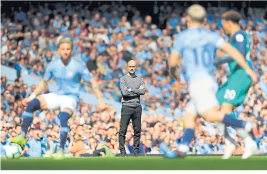  ?? Imago, Reuters ?? Pep Guardiola (o.) und Manchester City oder Mo Salah (u.) und Liverpool? Heute fällt die Entscheidu­ng im englischen Titelkampf.