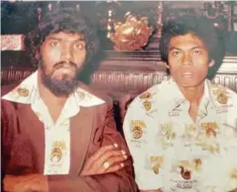  ??  ?? Ramli (kanan) bersama mendiang Arumugam.