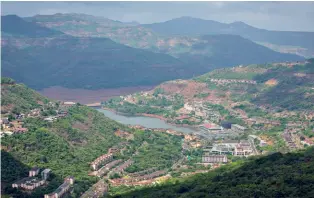  ??  ?? STUCK IN THE VALLEY
A panoramic view of the budding hill city