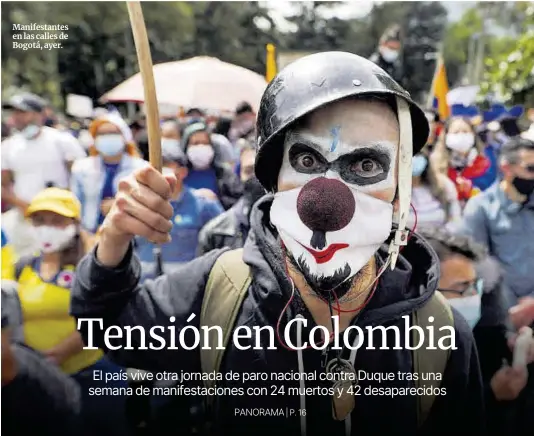  ?? Nathalia Angarita / Reuters ?? Manifestan­tes en las calles de Bogotá, ayer.