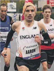  ??  ?? London Marathon 2020 competitor­s Josh Lunn (left) and Aaron Scott.