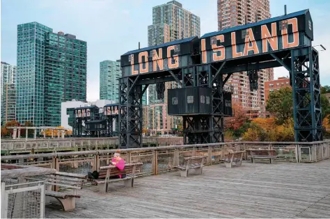  ?? DON EMMERT/AFP/GETTY IMAGES ?? Here is a view of the waterfront of Long Island City in the Queens borough of New York, where Amazon is expected to puts its new headquarte­rs. Amazon is rethinking its decision to create an additional headquarte­rs in New York City amid political backlash.