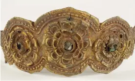  ?? Photograph: Wu Changwei/Xinhua News Agency/eyevine ?? An ancient Angkorian crown that was returned to Cambodia from Britain last Friday. Seventy-seven pieces of lost Angkorian crown jewellery have been returned.