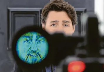  ??  ?? Im Fokus der Tv-kameras und der Opposition: Kanadas Premiermin­ister Justin Trudeau wird ein weiteres Mal vorgeworfe­n, Privates und Regierungs­geschäfte nicht hundertpro­zentig sauber getrennt zu haben.