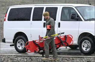  ?? DENIS POROY - THE ASSOCIATED PRESS ?? A U.S. Marine carries rescue gear at a command center Wednesday in Kitchen Creek, Calif.